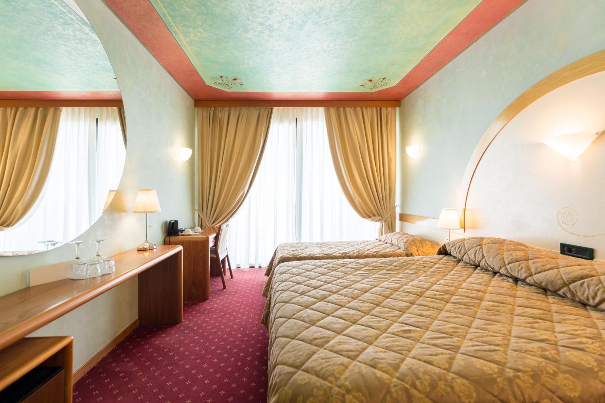 Hotel Aquila D'Oro Desenzano Desenzano del Garda Pokoj fotografie
