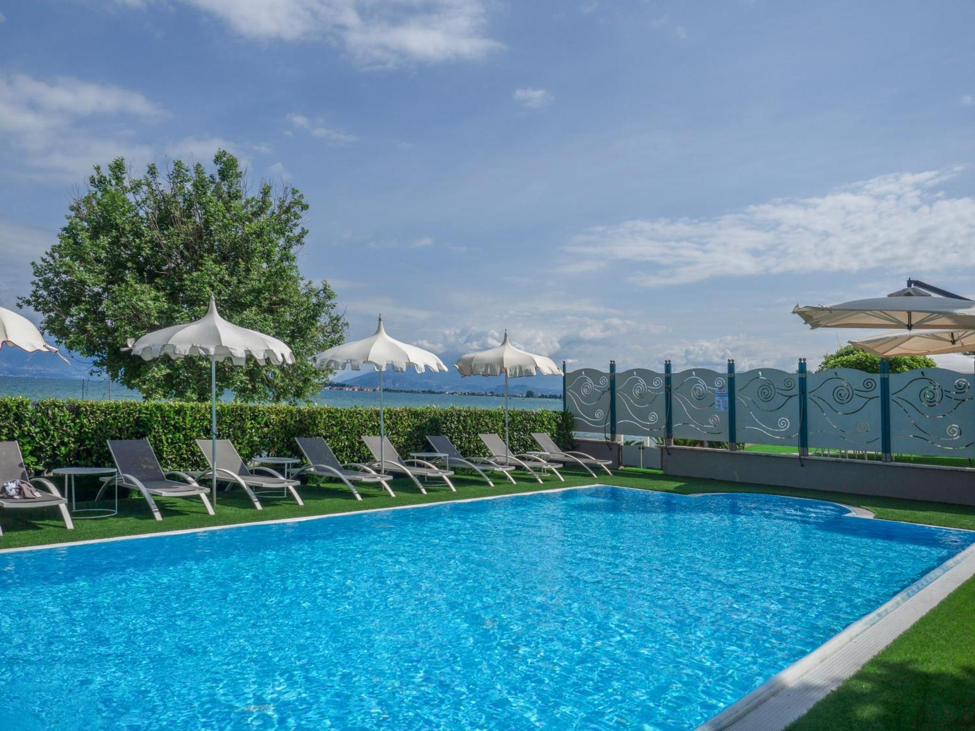 Hotel Aquila D'Oro Desenzano Desenzano del Garda Exteriér fotografie
