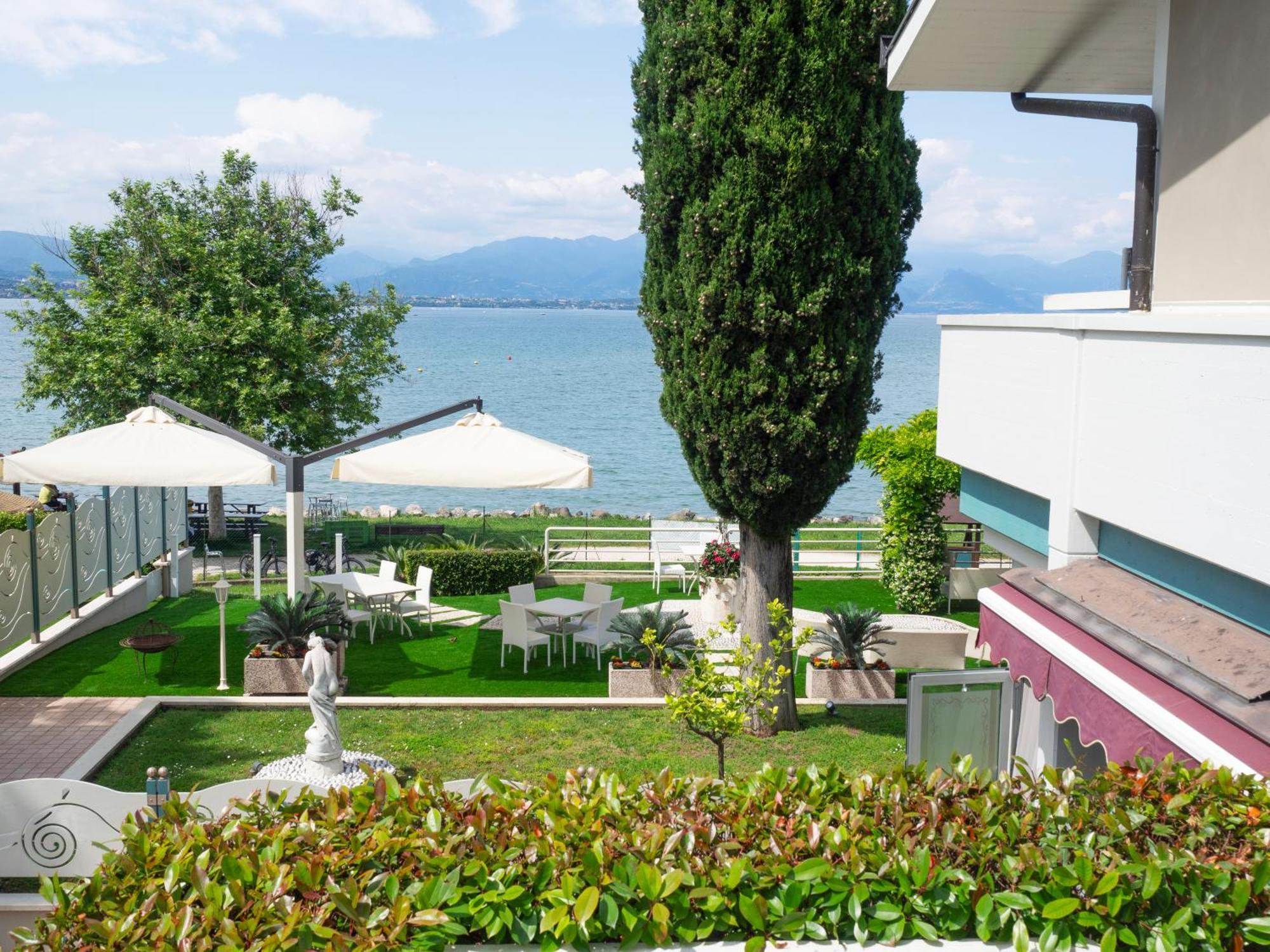 Hotel Aquila D'Oro Desenzano Desenzano del Garda Exteriér fotografie
