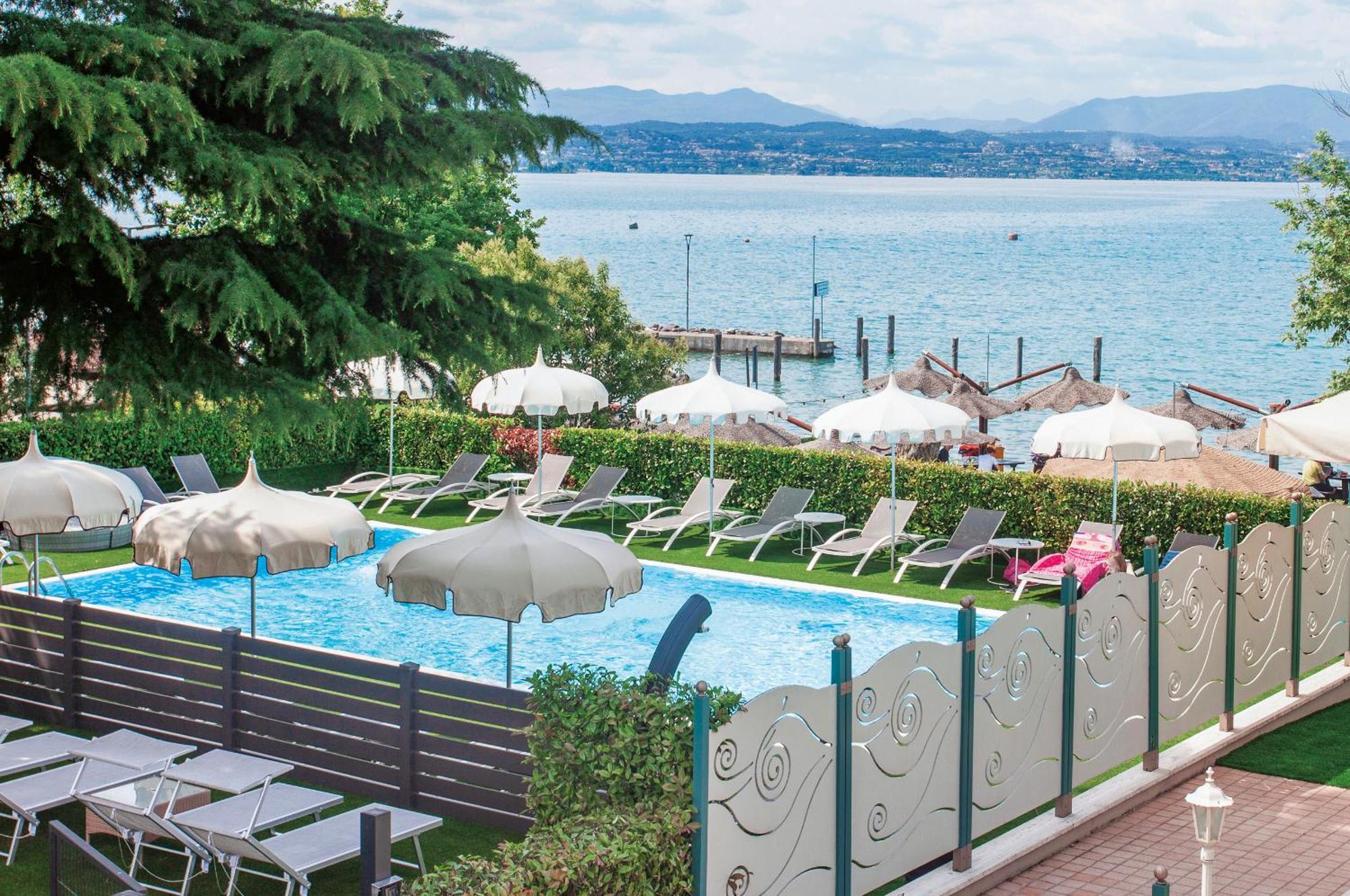 Hotel Aquila D'Oro Desenzano Desenzano del Garda Exteriér fotografie