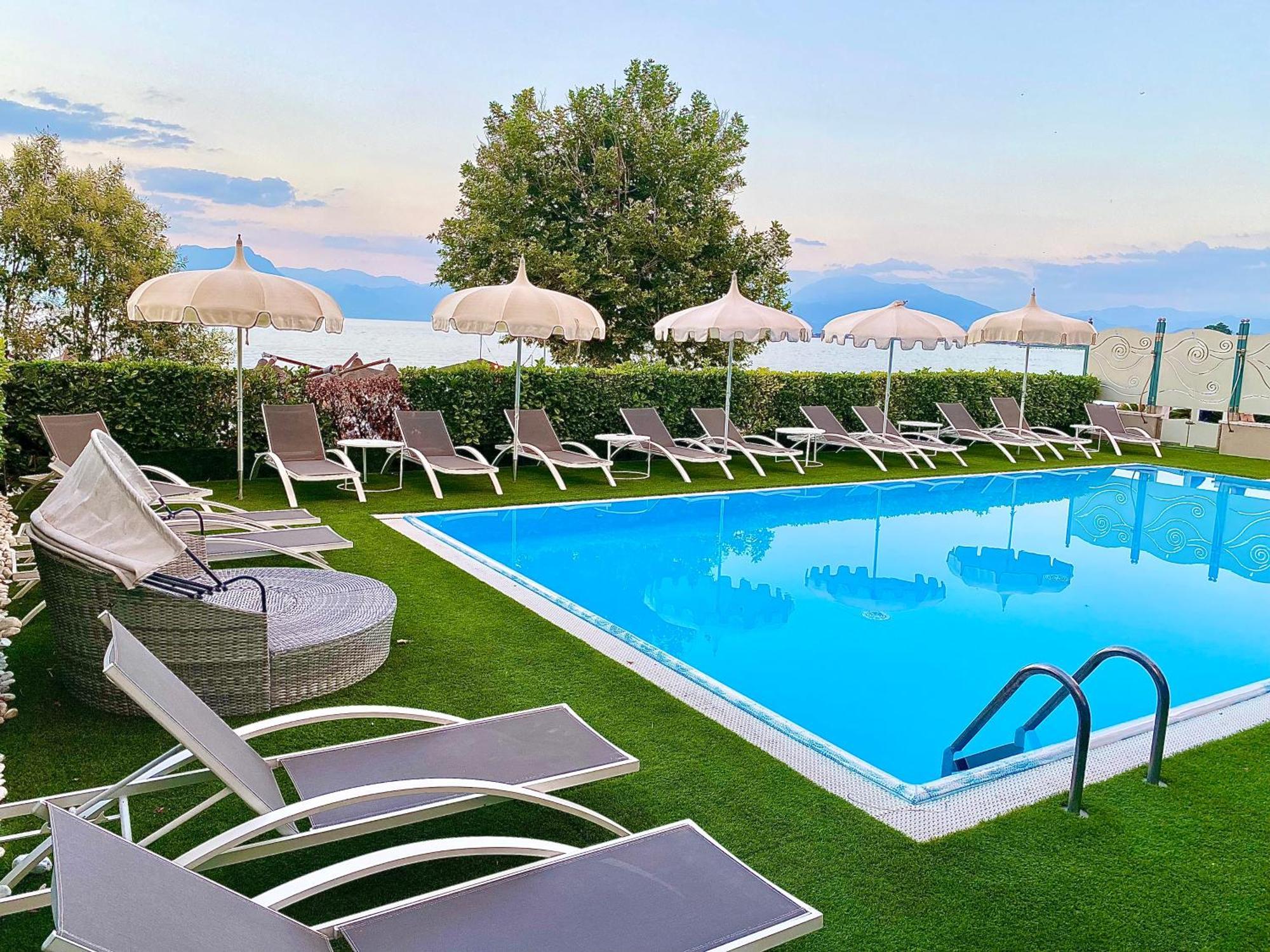 Hotel Aquila D'Oro Desenzano Desenzano del Garda Exteriér fotografie
