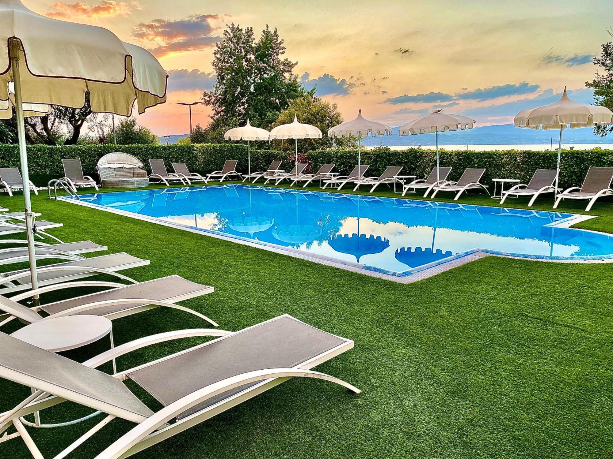 Hotel Aquila D'Oro Desenzano Desenzano del Garda Exteriér fotografie