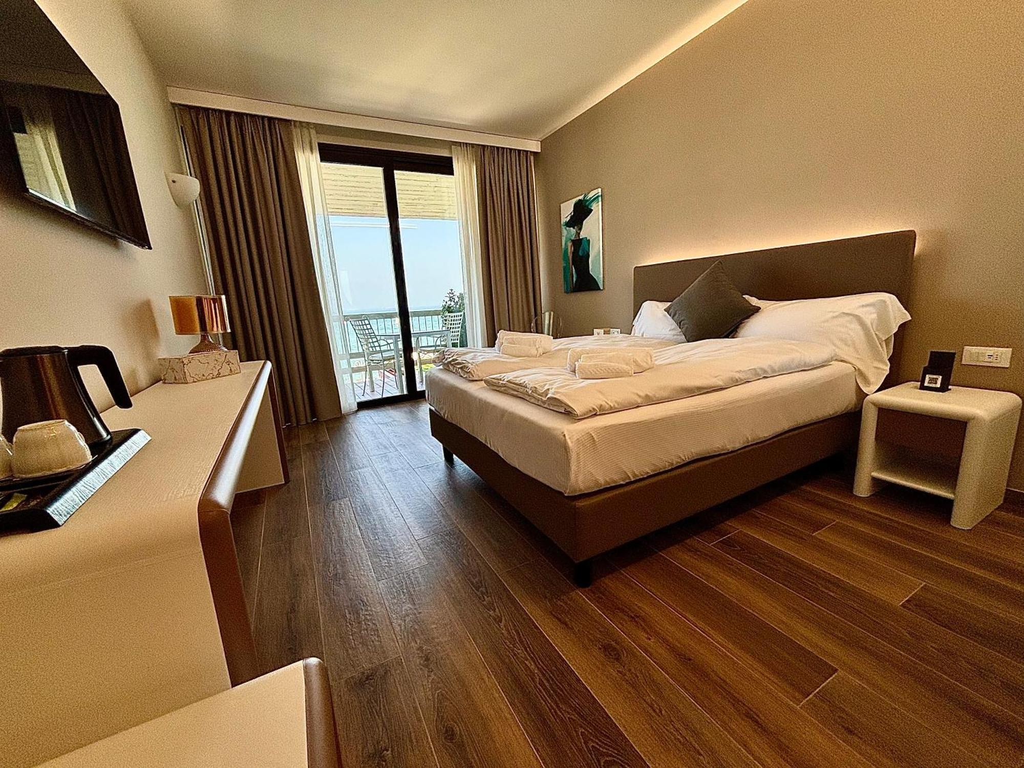 Hotel Aquila D'Oro Desenzano Desenzano del Garda Exteriér fotografie
