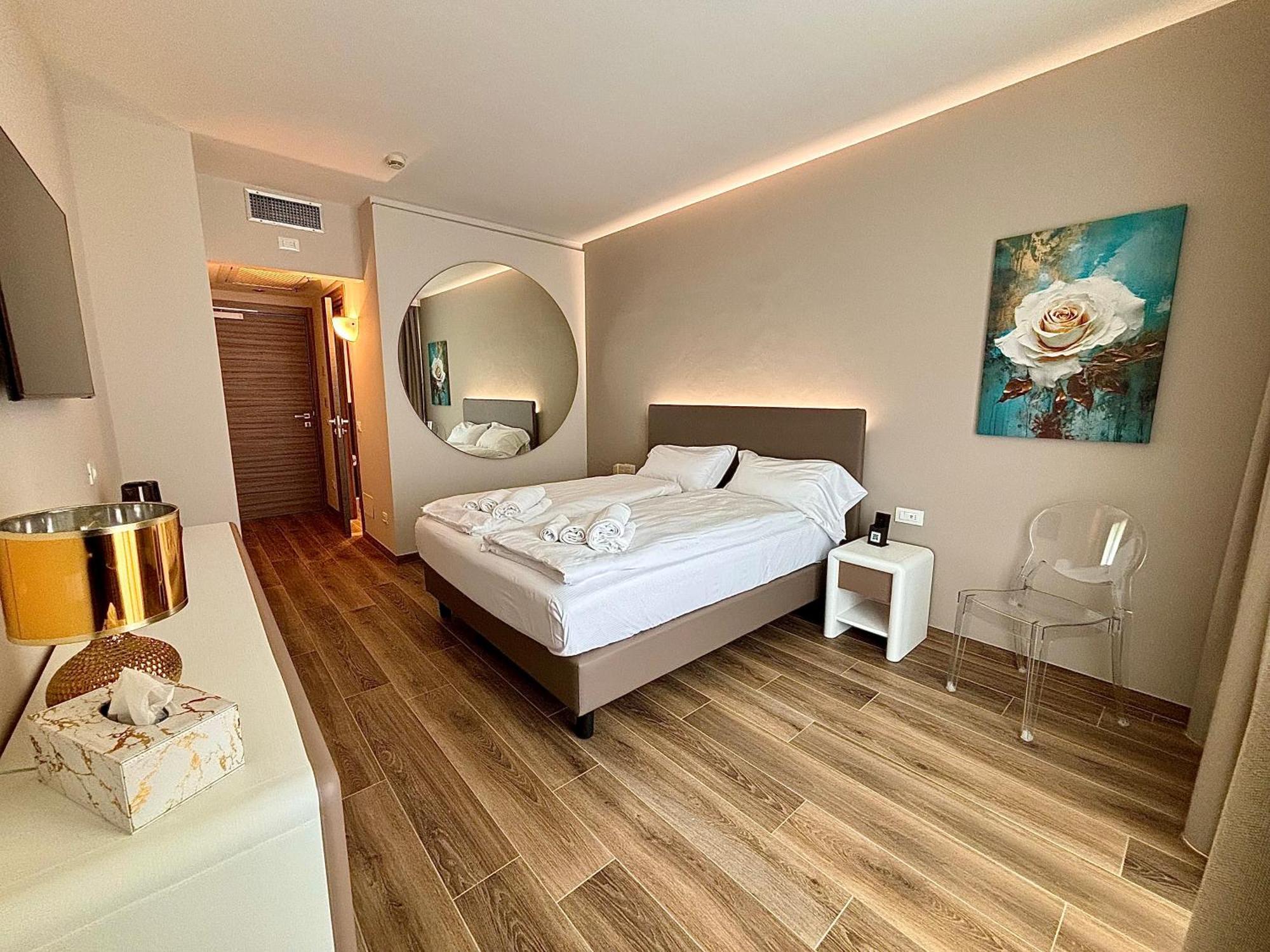 Hotel Aquila D'Oro Desenzano Desenzano del Garda Exteriér fotografie